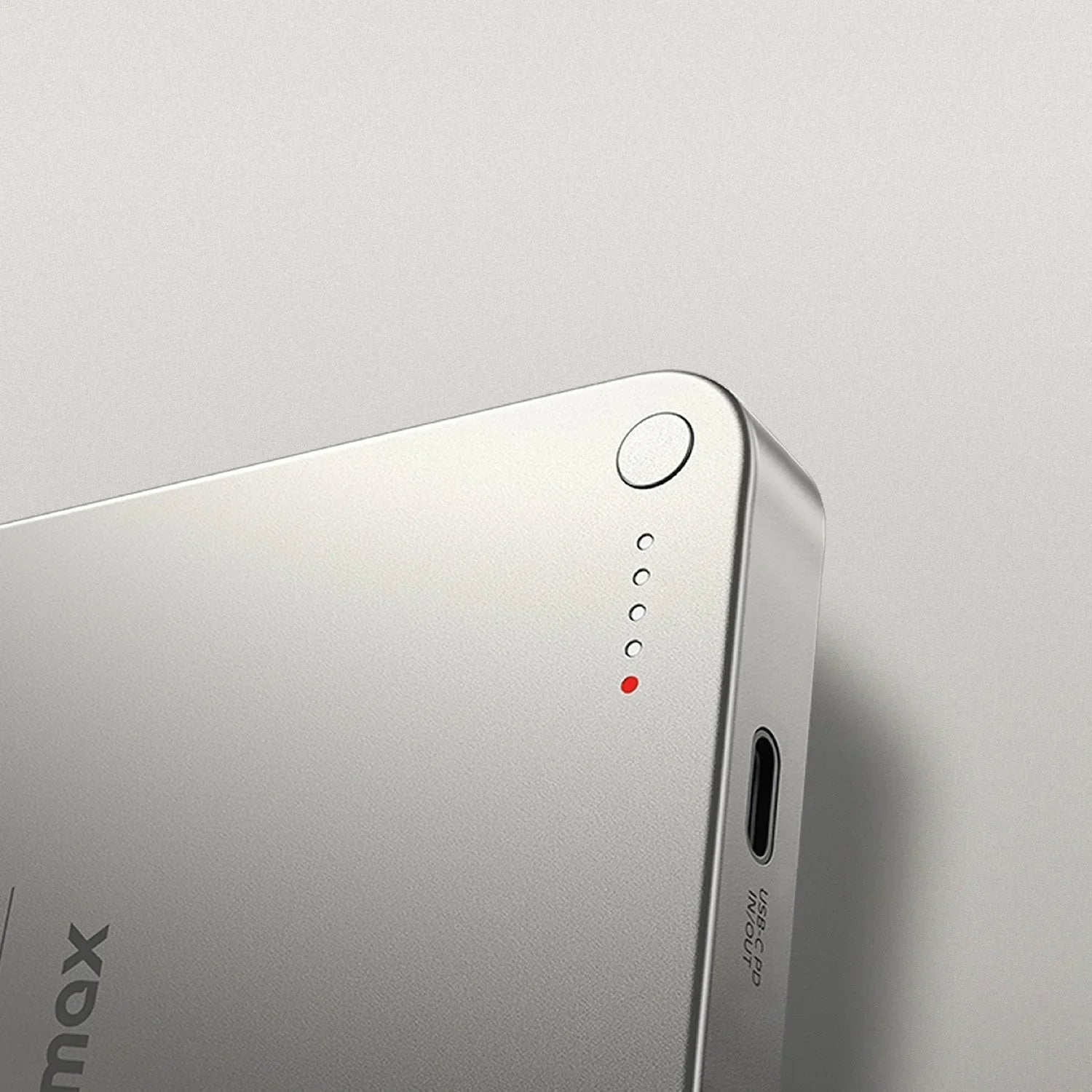 MOMAX Q.MAG X Metal Magnetic Wireless Charger 5000mAh/10000 mAh Cell Phone Power Bank Compatible with MagSafe